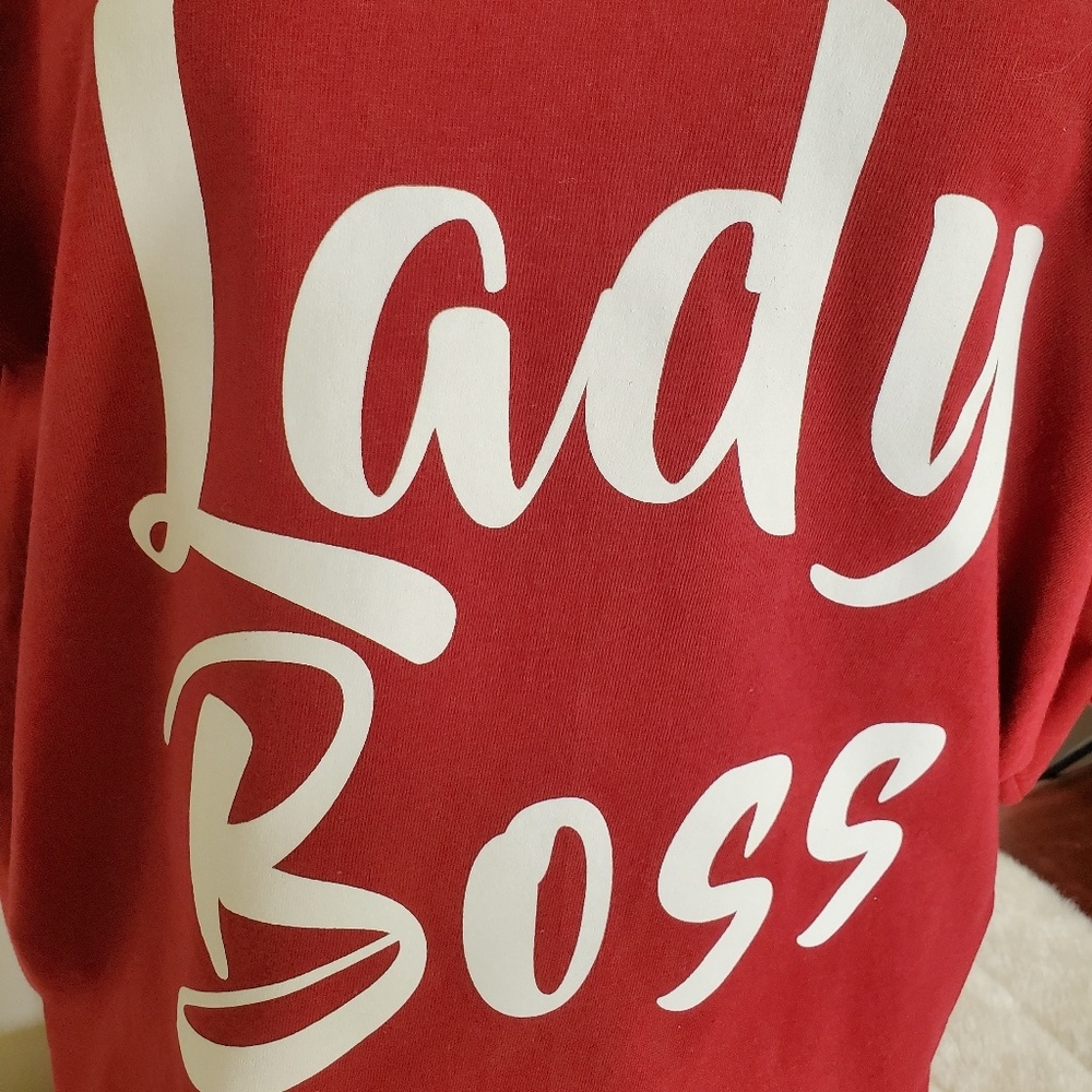 LADY BOSS GRAPHIC TEE - Picture 3 of 3